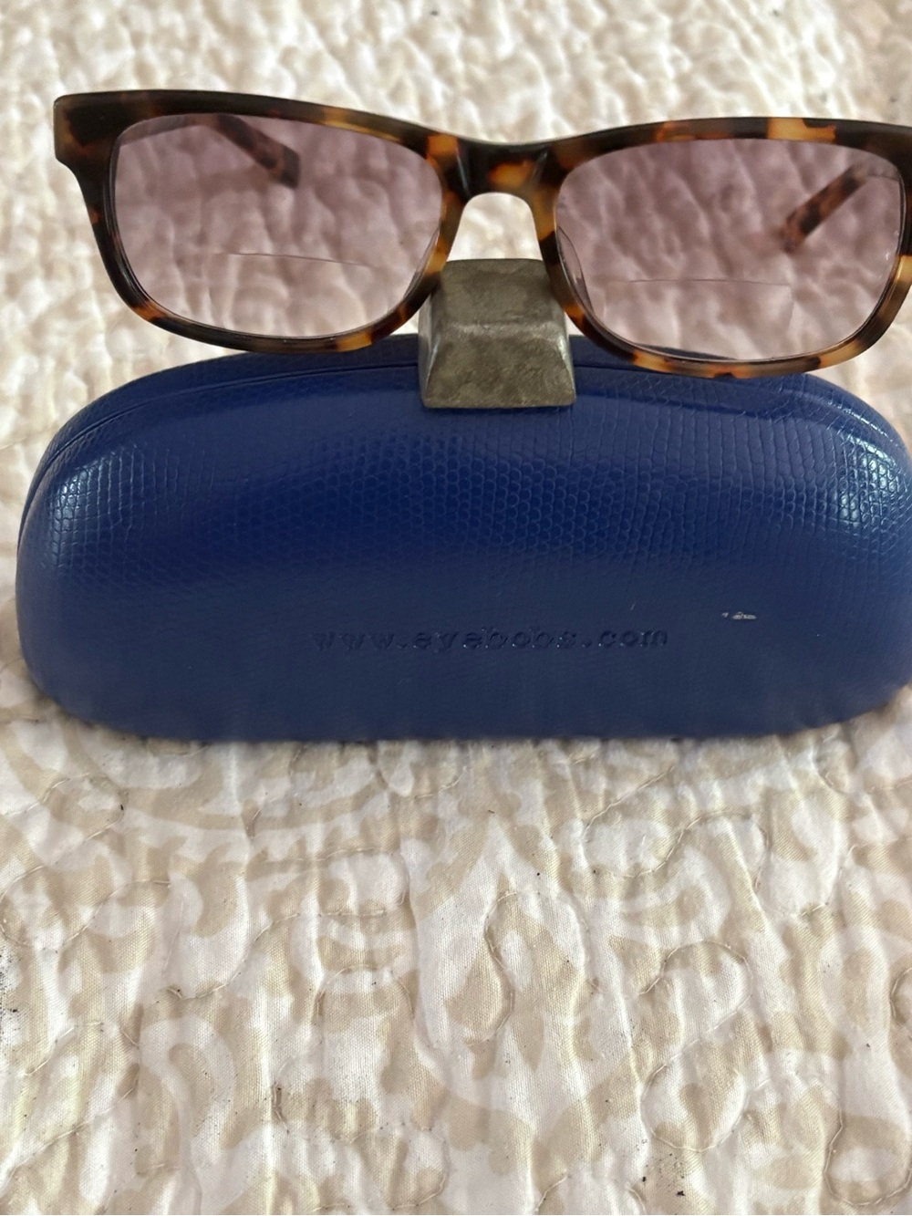 Unisex Tortoiseshell Sunglasses with no scratches  readers 1.5 power